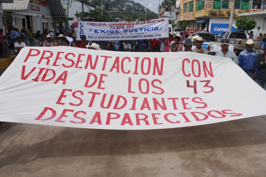 FOTOGALERÍA | Marcha en Tlapa #AyotzinapaSomosTodxs - Tlachinollan | Centro  de Derechos Humanos de la Montaña