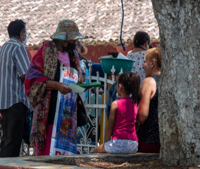 Tocar la puerta y el corazón de la gente