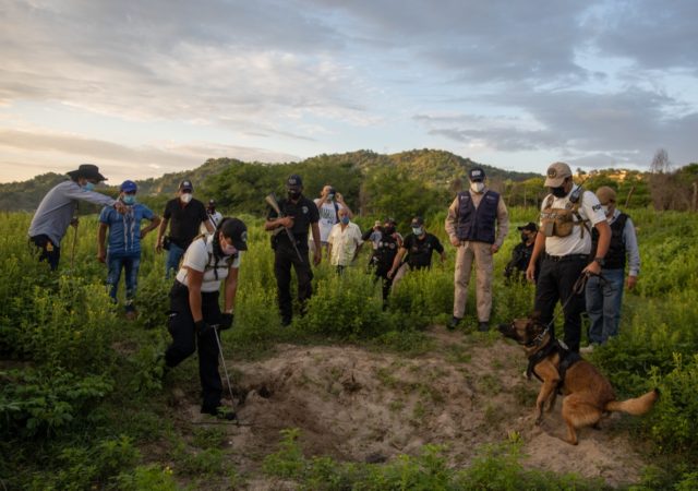 “No encontrar a mi hermano en las fosas o veredas, nos da esperanza de que sigue vivo”