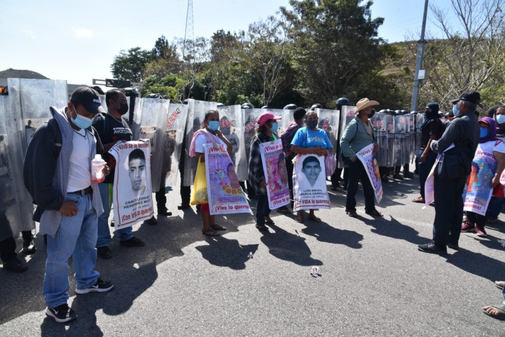 Criminalización de la lucha por la presentación con vida de los 43.