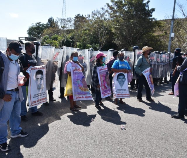Criminalización de la lucha por la presentación con vida de los 43.