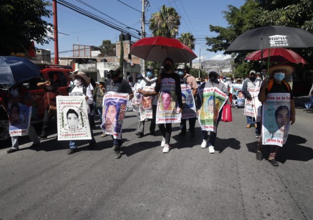 Entre la incertidumbre y el dolor, la exigencia de verdad y justicia