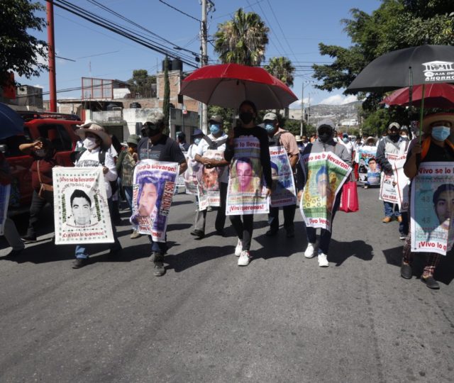 Entre la incertidumbre y el dolor, la exigencia de verdad y justicia