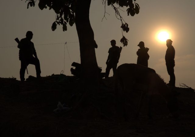 Tomar las armas por mandato comunitario