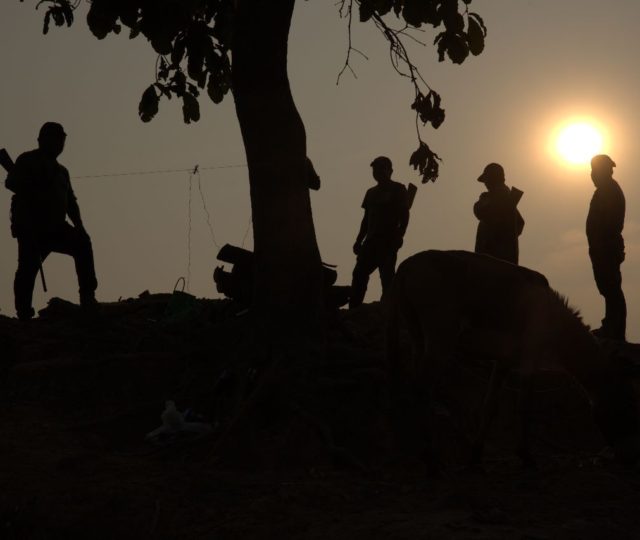 Tomar las armas por mandato comunitario