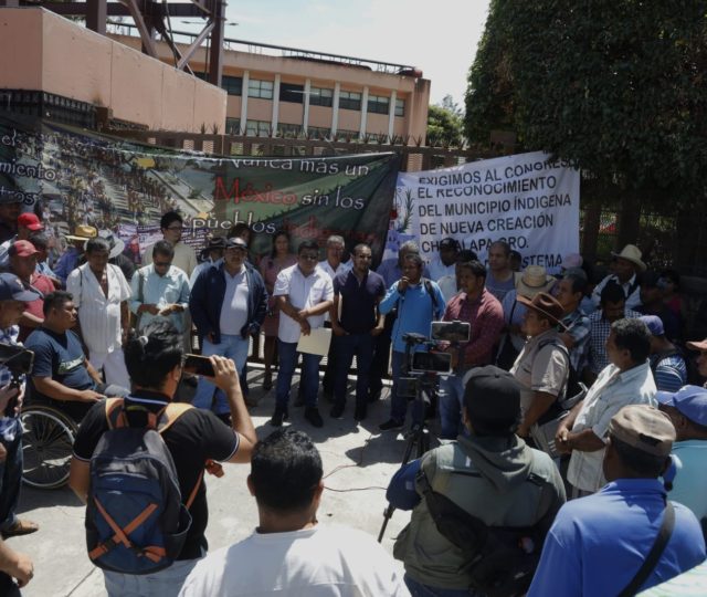 Autoridades comunitarias de la Costa-Montaña protestaron por sus derechos en el Congreso de Guerrero