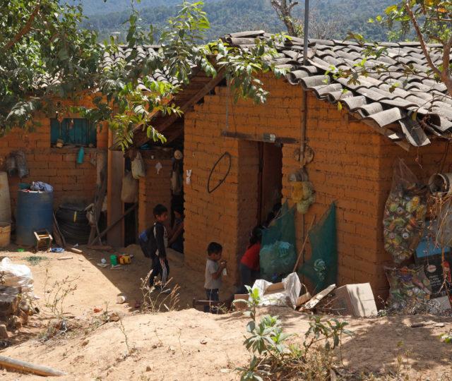 Violencia, pobreza y manipulación política
