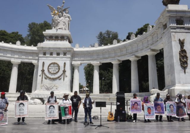 43, desencuartelar la verdad con los gritos y el ritmo de sus pasos en las protestas