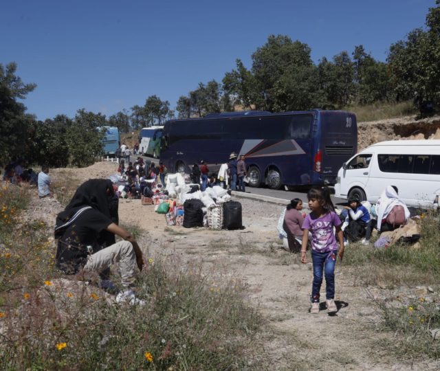 Migran a los campos agrícolas de Sinaloa más de 250 indígenas de Ayotzinapa