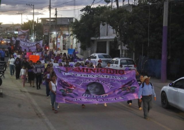 Marchan contra feminicidios en la Montaña