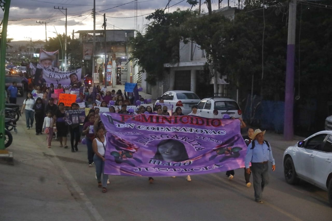 Marchan contra feminicidios en la Montaña