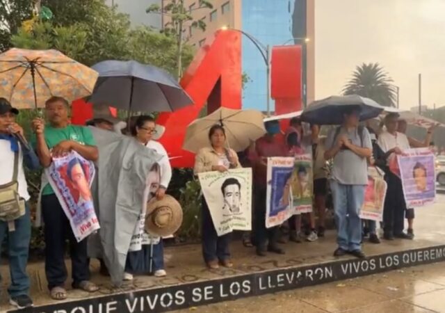 Con la esperanza de que regresen nuestros 43 hijos