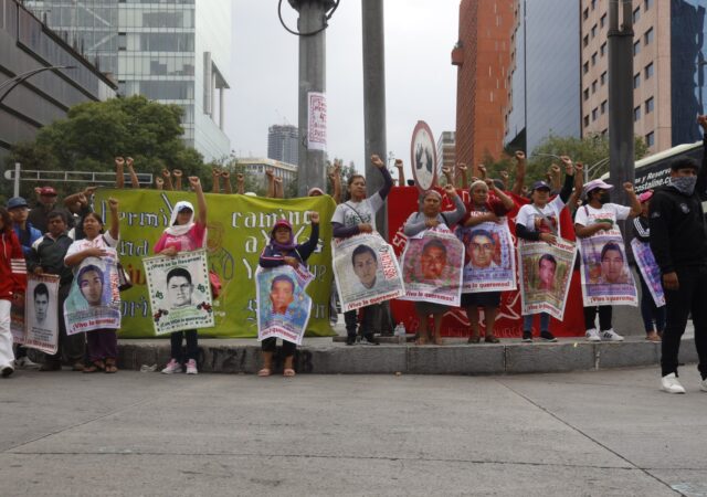 Sin los 43, la carta ominosa de AMLO