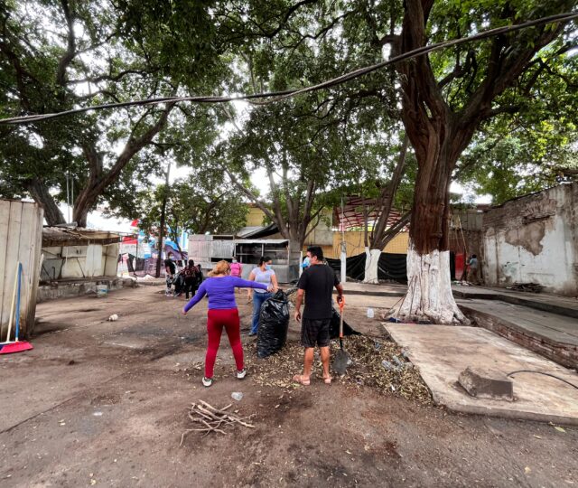 Liberan defensores del medio ambiente la plazuela de Los Cántaros