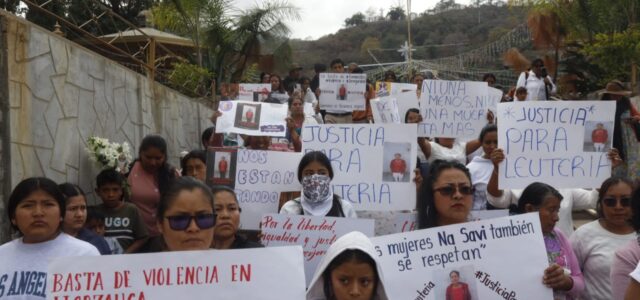 Protestan mujeres en exigencia de justicia para Leuteria en Alcozauca