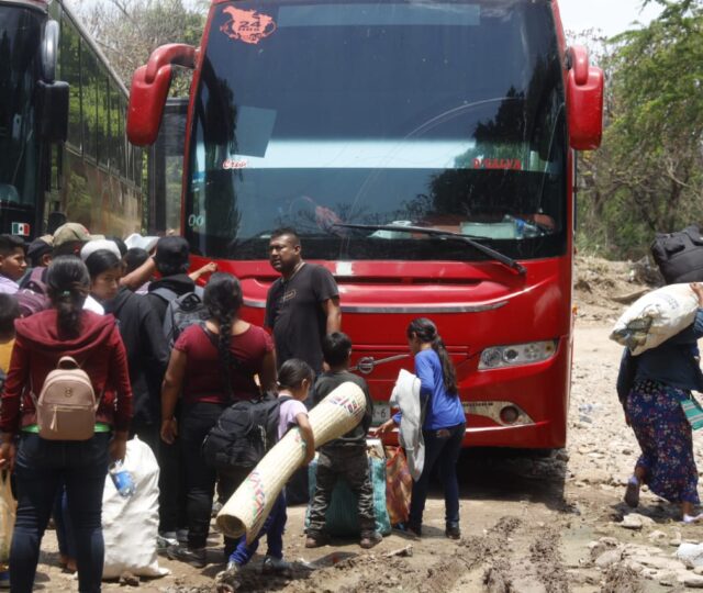 Más de un centenar de jornaleras y jornaleros migraron a los campos agrícolas del norte del país