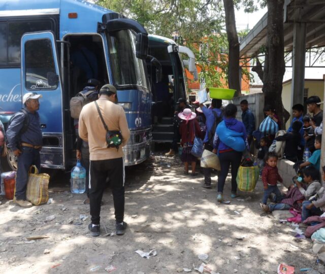 El vuelo de 75 niñas y niños de la Montaña a los campos agrícolas para cosechar esperanza