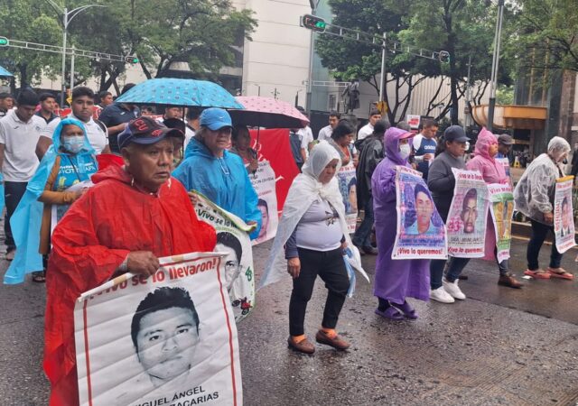 Promesas y engaños del gobierno, pero sin resultados del paradero de los 43