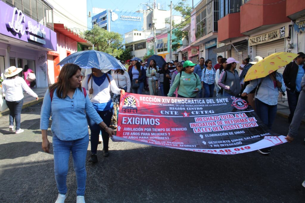 “Por nuestros derechos laborales, hasta la victoria”  
