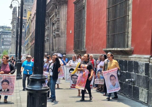 Ayotzinapa: la esperanza en nueva tecnología y renuncia del titular de la Ueilca