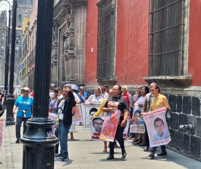 Ayotzinapa: la esperanza en nueva tecnología y renuncia del titular de la Ueilca