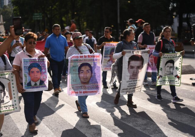 ¿Hasta cuándo el gobierno va a encontrar a nuestros 43 hijos?