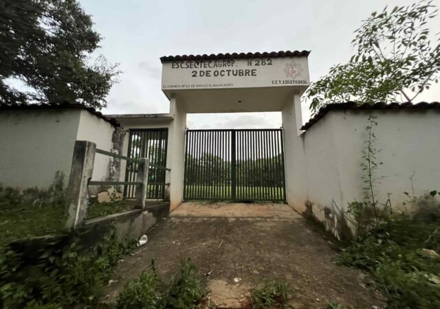 Jóvenes indígenas regresan a clases sin docentes en la Costa Chica