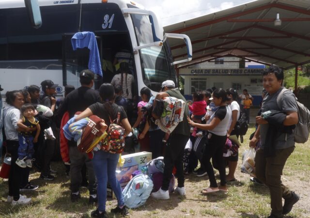 Migrar entre la línea de fuego y la explotación