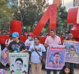 “Regresen a nuestros 43 hijos”