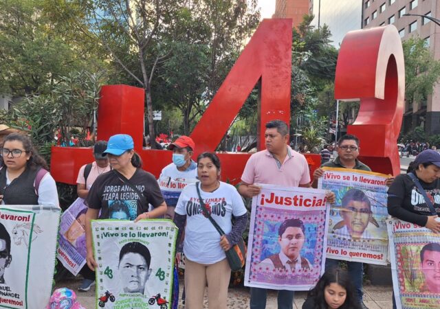 “Regresen a nuestros 43 hijos”