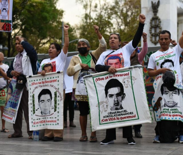 La arena del tiempo de los 43 se acaba para Claudia Sheinbaum