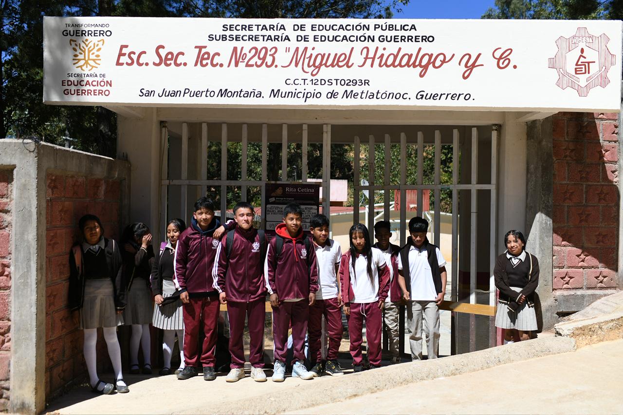 Los abandonados de la Montaña: sin maestros 181 niñas y niños de secundaria