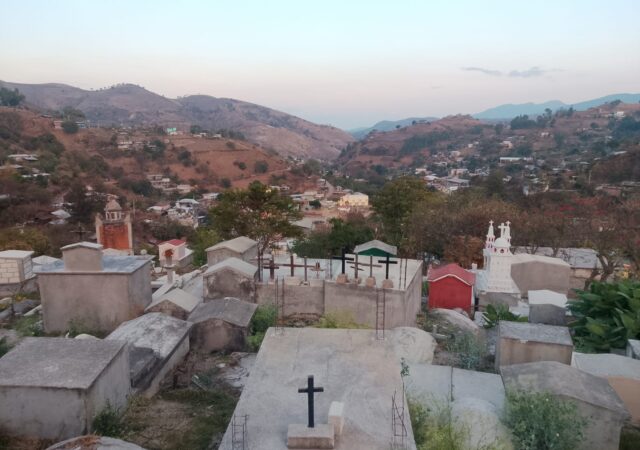 Huitzapula: en vilo por las balas y los bombardeos