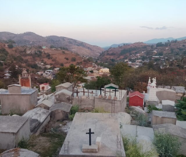 Huitzapula: en vilo por las balas y los bombardeos
