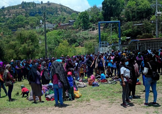 Durante 17 días siguen las balas y bombas en Huitzapula