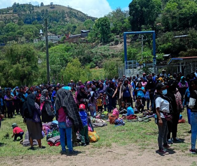 Durante 17 días siguen las balas y bombas en Huitzapula