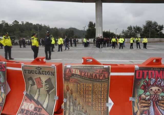 Las madres y padres de los 43 en el huracán de la represión