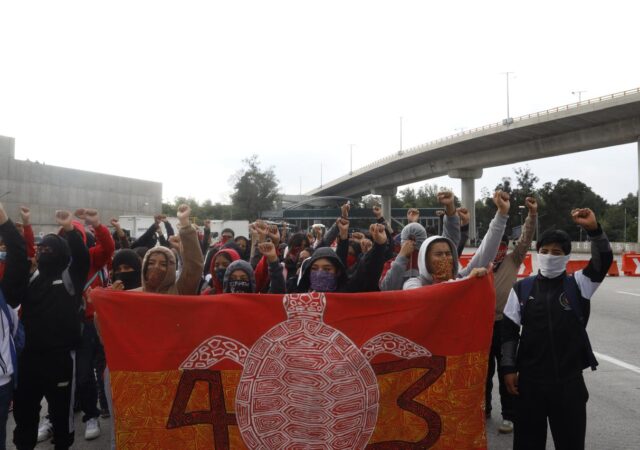 Un mundial agitado por los 43 y miles más