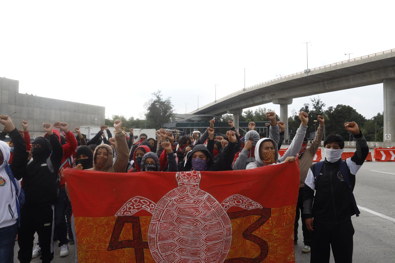 Un mundial agitado por los 43 y miles más