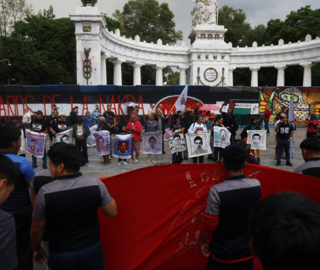 Mucha policía y sin resultados del paradero de los 43