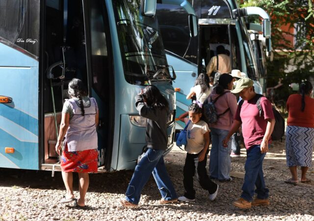 Entre huracanes y fiestas, 49 jornalerxs nahuas de la Montaña migraron a Sinaloa