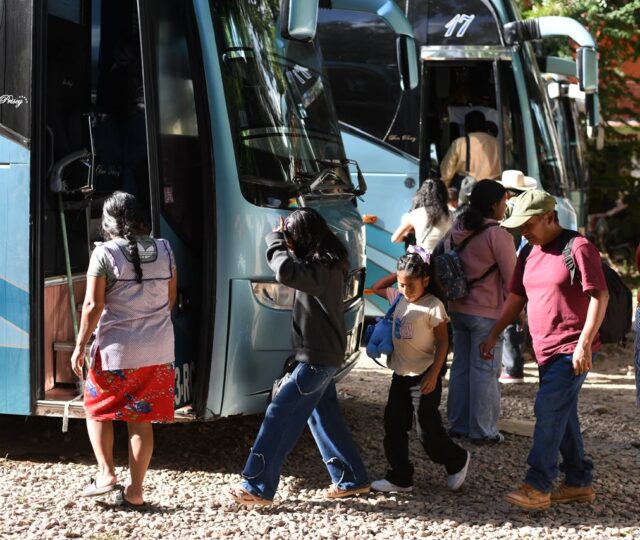 Entre huracanes y fiestas, 49 jornalerxs nahuas de la Montaña migraron a Sinaloa