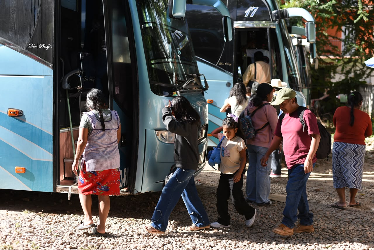 Entre huracanes y fiestas, 49 jornalerxs nahuas de la Montaña migraron a Sinaloa